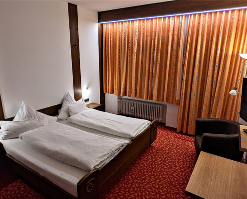 Schlafzimmer der Ferienwohnung "Manndl" im Ferienhaus Wetterstein in Grainau an der Zugspitze