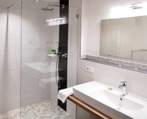 Badezimmer der Ferienwohnung "Waldblick" des Ferienhaus Wetterstein in Grainau