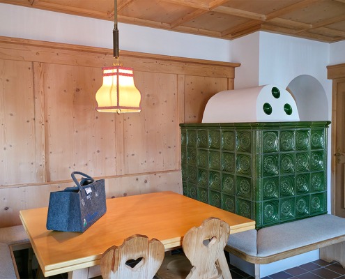 Die Stube unserer Ferienwohnung "Kreuzeck" im Ferienhaus Wetterstein im wunderschönen Grainau direkt an der Zugspitze